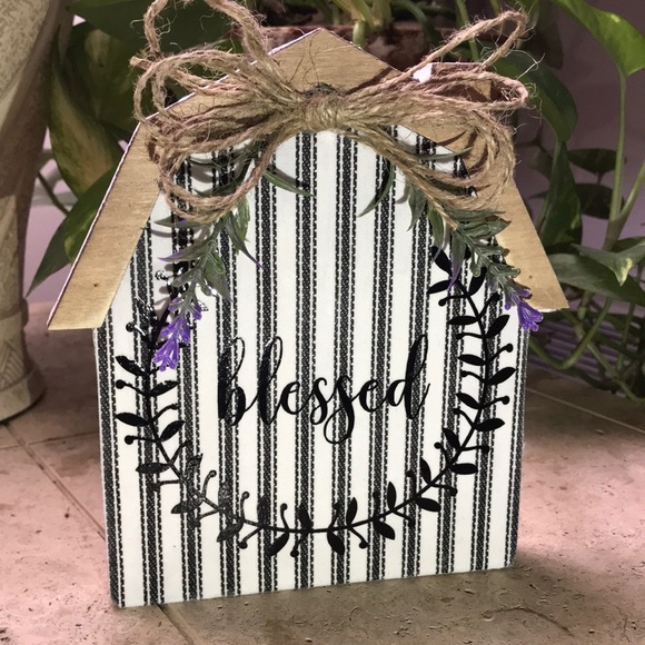 Handcrafted Wood Barn Shelf Sitter - Picture 3 of 5